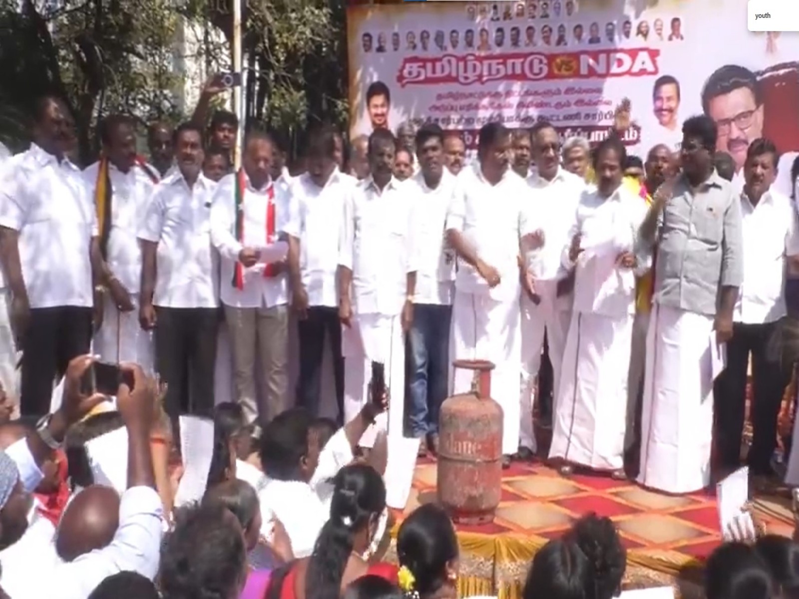 DMK-led alliance stages state-wide protest against NDA over LPG shortage (Photo/ANI) 