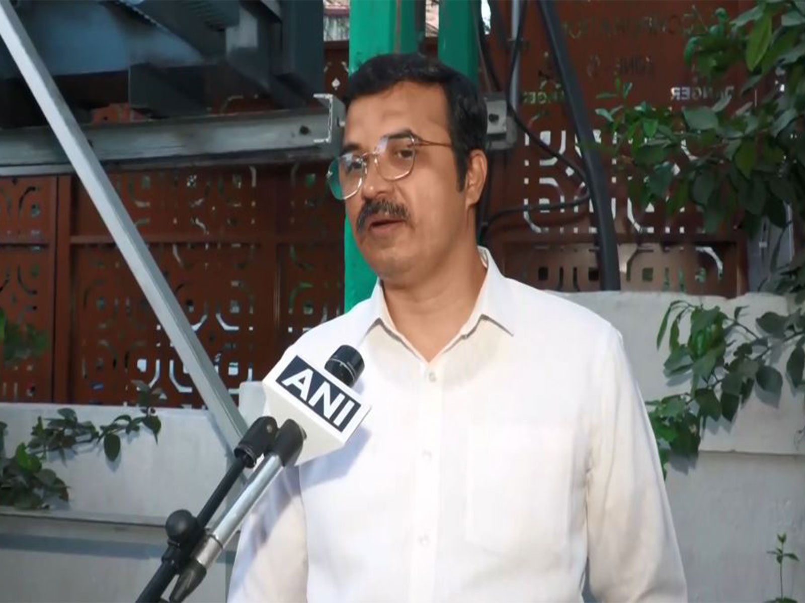 AIADMK spokesperson Kovai Sathyan (Photo/ANI)