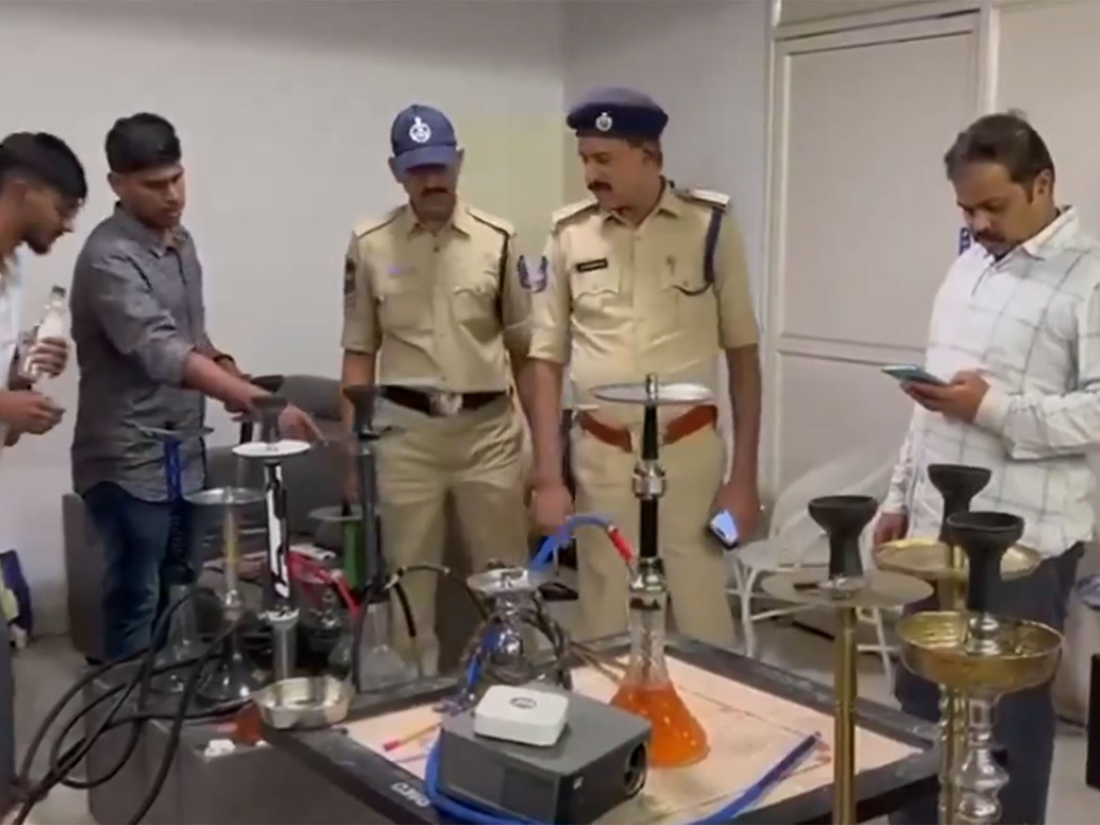 Police raid on hookah centre (Photo/ANI)