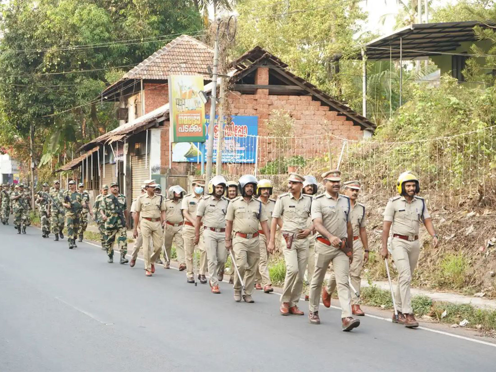  Kannur Police conducted a route march ahead of Kerala Assembly polls (Photo/Kannur City Police) 