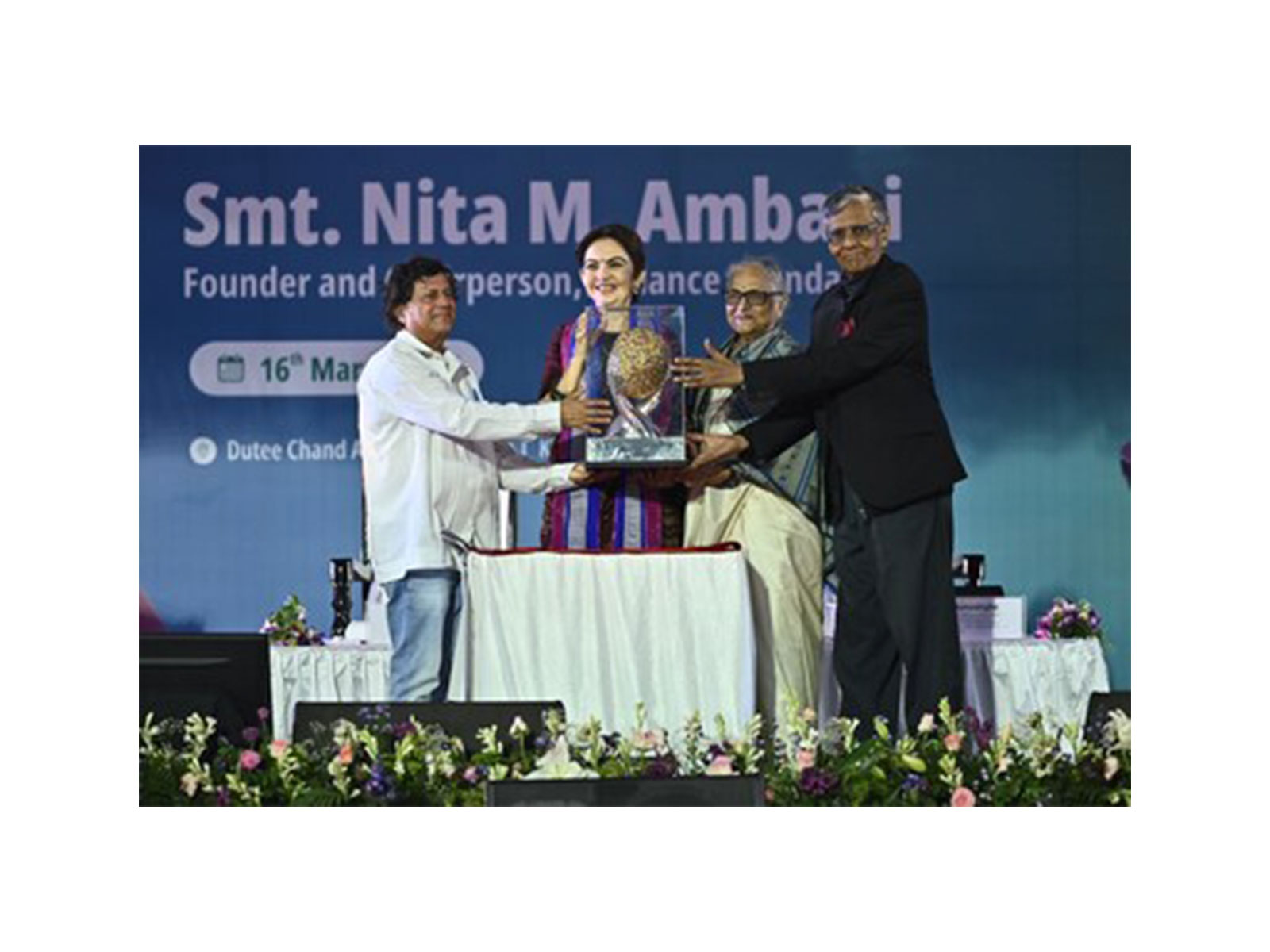 Nita Ambani receiving the prestigious KISS Humanitarian Award 2025 from Nobel Laureate Prof Mohan Munasinghe (R) and from the Founder of KIIT and KISS Dr Achyuta Samanta.