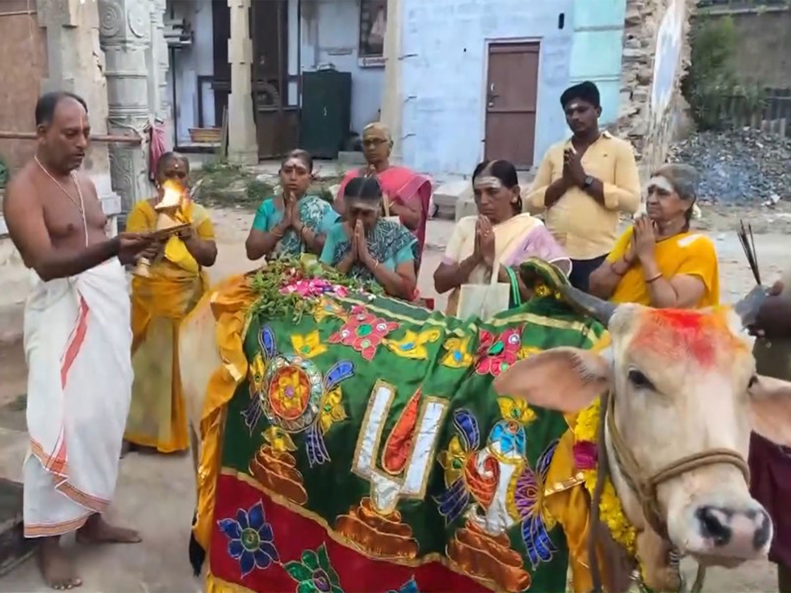 Devotees offer prayers on Ugadi in Tamil Nadu (Photo/ANI)