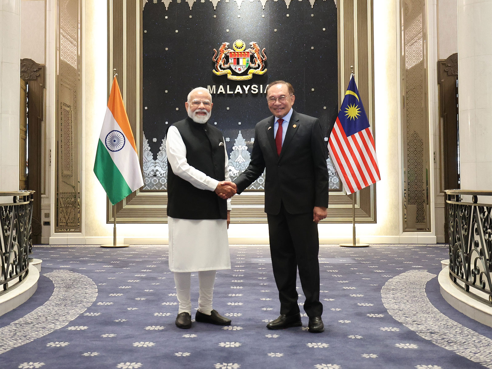 PM Modi with Malaysian PM Ibrahim (File Photo/@narendramodi)