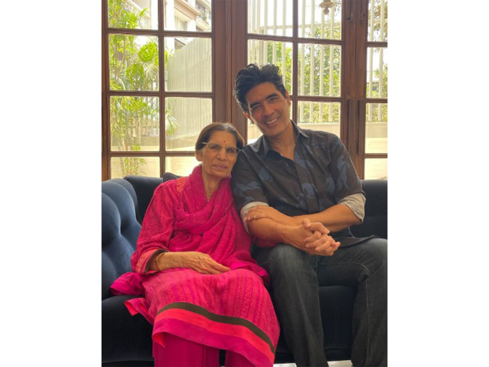 Manish Malhotra with mother Garima (Photo/imnstagrammanishmalhotra05)