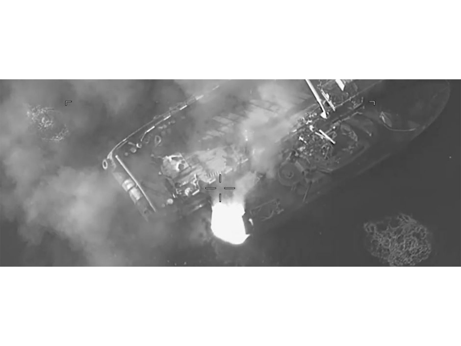 US forces destroying Iranian naval targets near Strait of Hormuz (Photo/ X@CENTCOM)