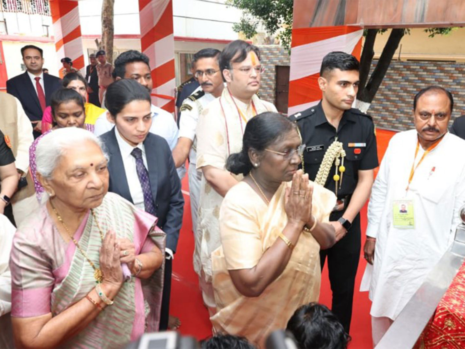 President Droupadi Murmu visits Baba Neem Karoli's samadhi site (Photo/@GovernorofUp)