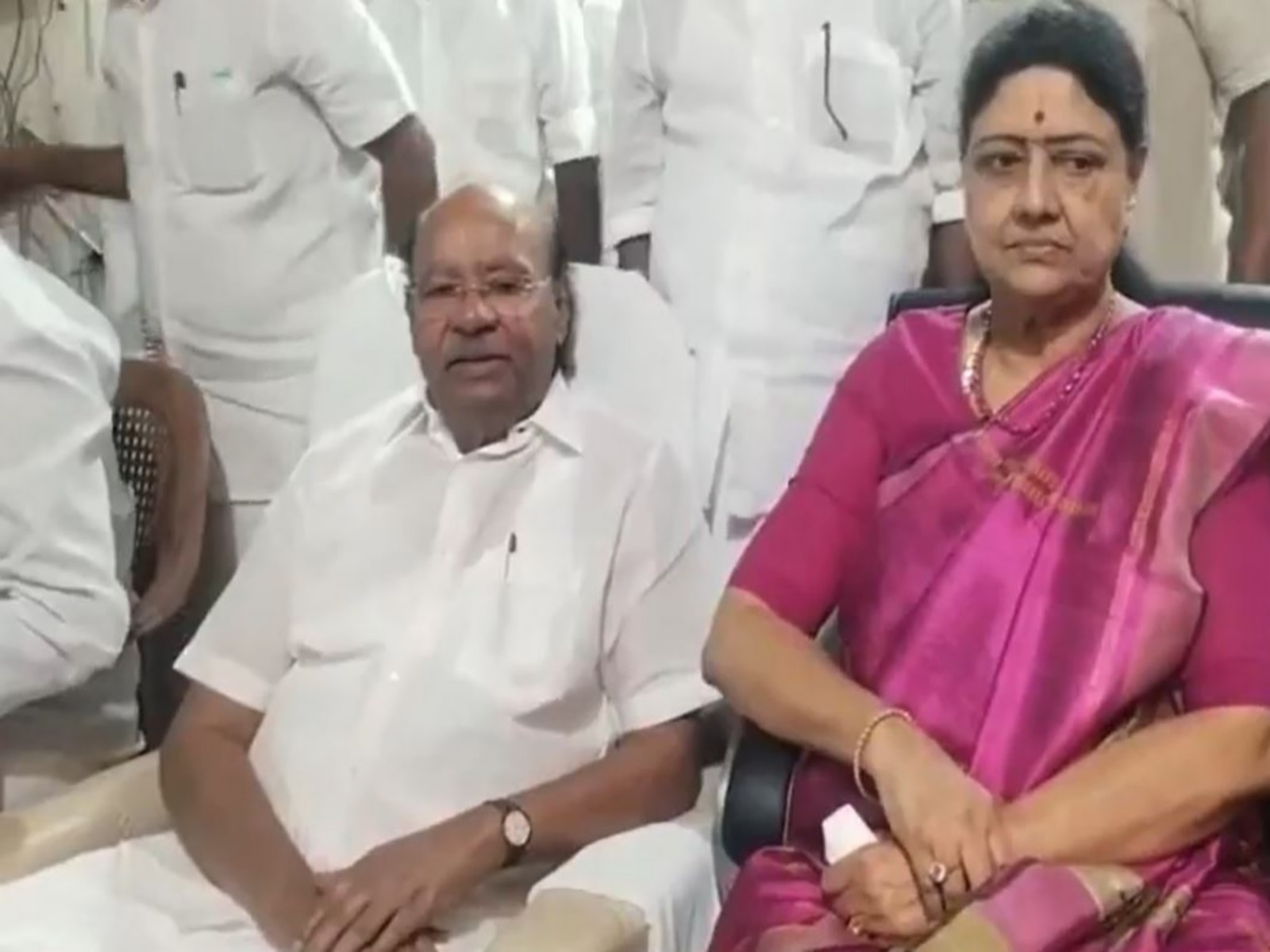 All India Puratchi Thalaivar Makkal Munetra Kazhagam founder VK Sasikala with PMK founder S Ramadoss (Photo/ANI)
