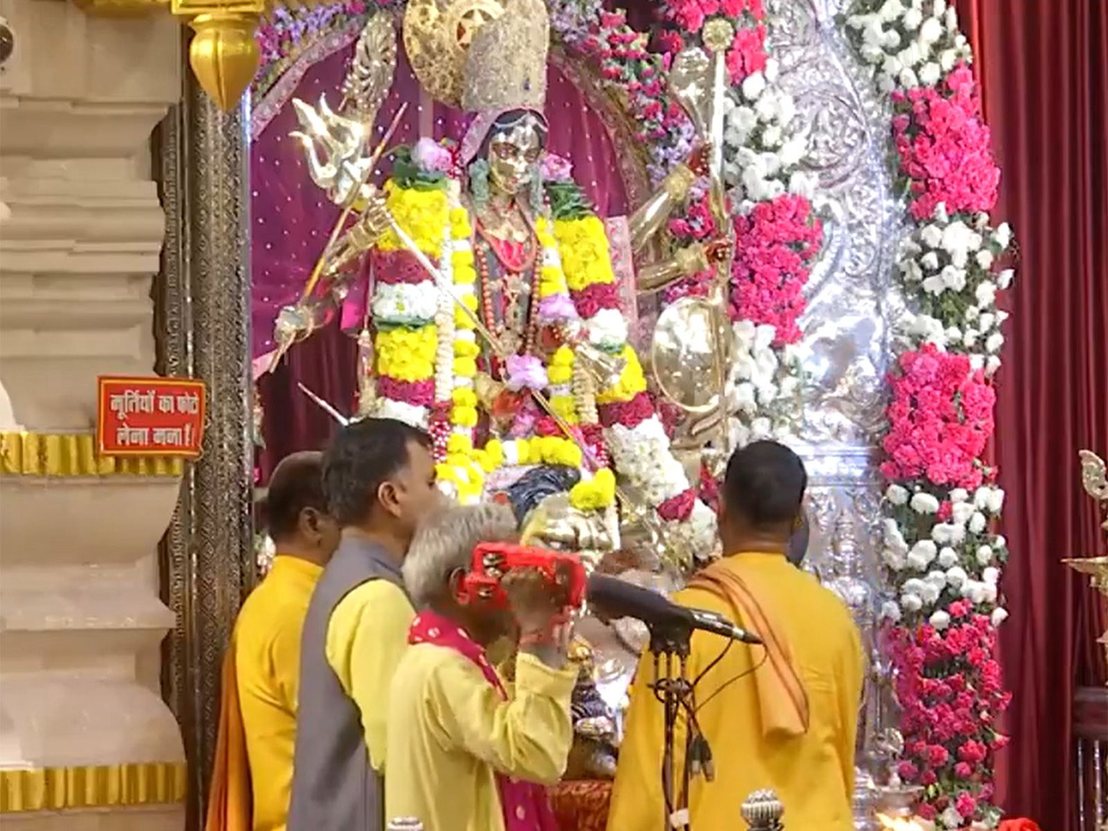 Aarti performed at Shree Adya Katyayani Shaktipeeth Mandir in Chhatarpur (Photo/ANI)