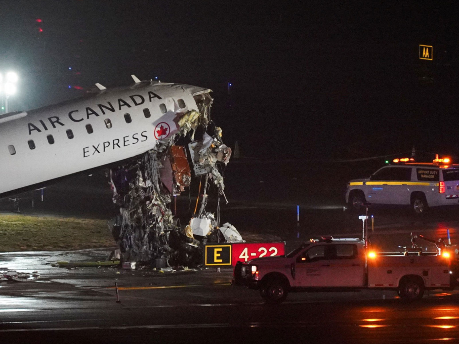 Air Canada Express plane at La Guardia (Photo/Reuters)