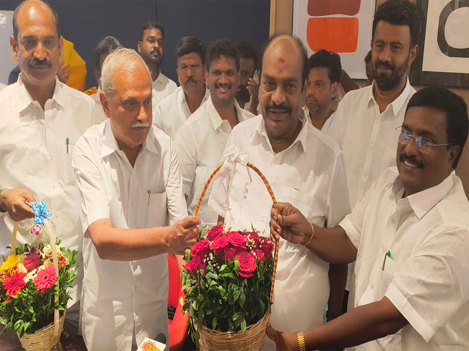 Congress Puducherry election in-charge Jagadrakshagan and party leader V Vaithilingam (Photo/DMK)