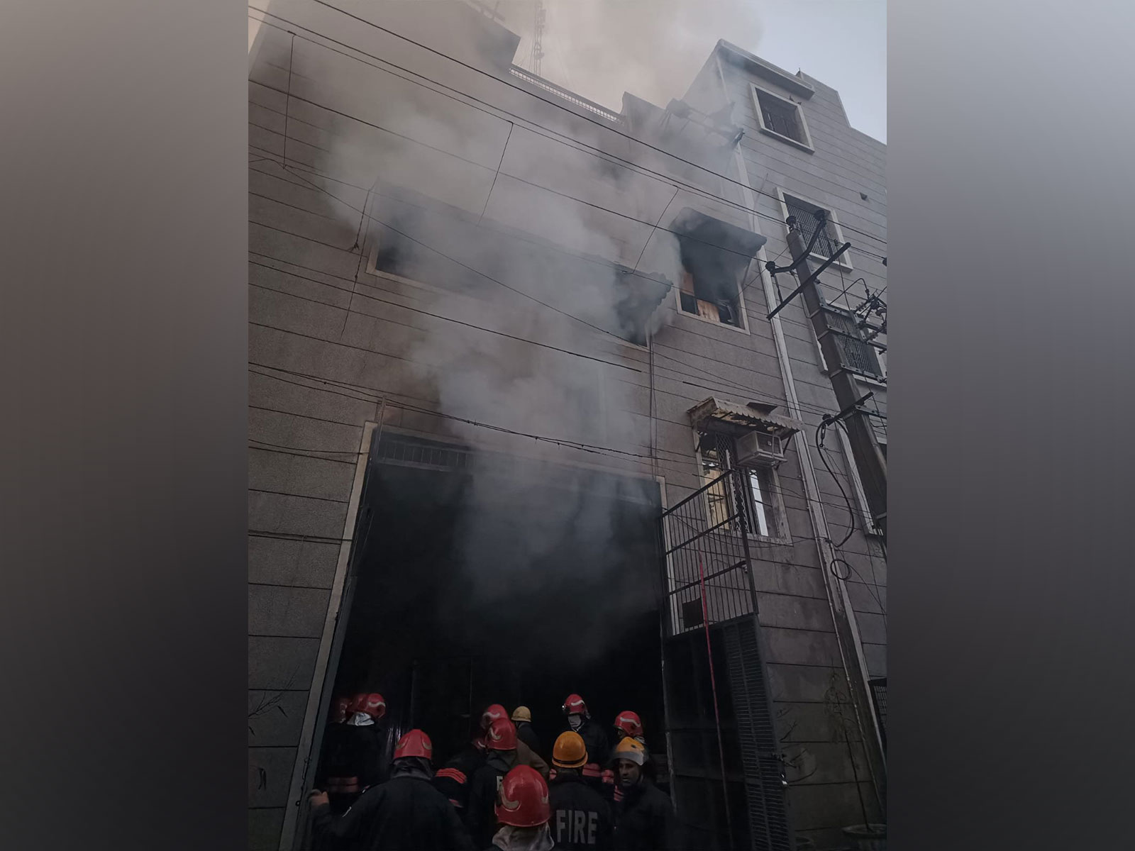 Firefighters dousing blaze at factory in Bawana Industrial Area Sector 2, Delhi (Photo: Delhi Fire Department)