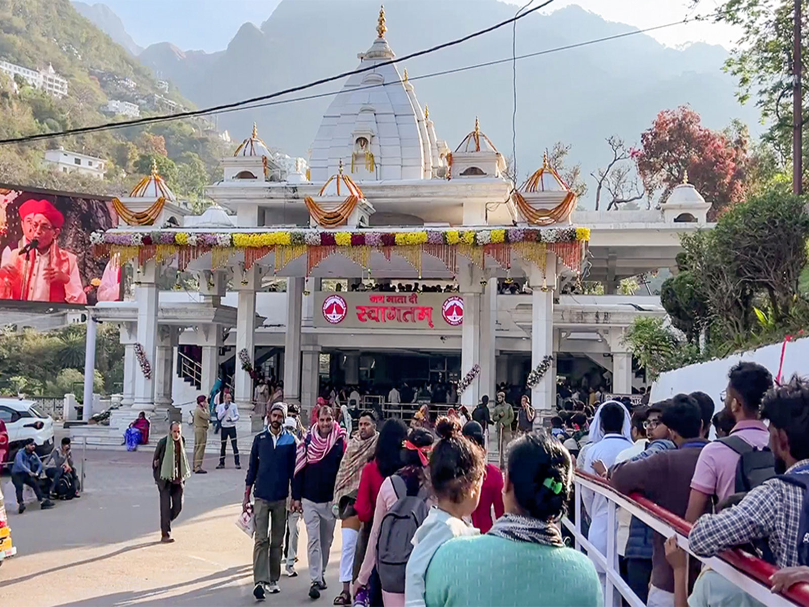Devotees stand in queue to register themselves for the pilgrimage to the holy shrine of Mata Vaishno Devi temple (Photo/ANI)