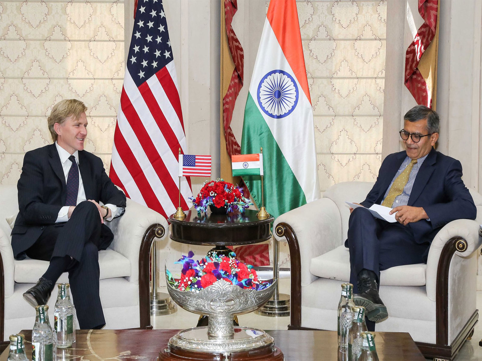 Defence Secretary Rajesh Kumar Singh (R) and US Under Secretary of War for Policy Elbridge Colby (L) (Photo/@SpokespersonMoD)