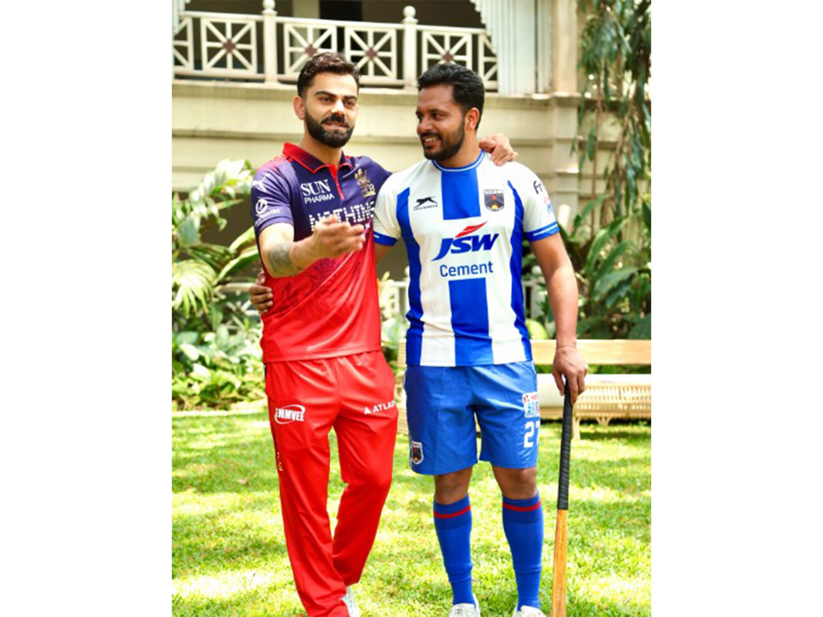 Virat Kohli (L) and Harmanpreet Singh (R). (Photo: Instagram/harmanpreet_13)