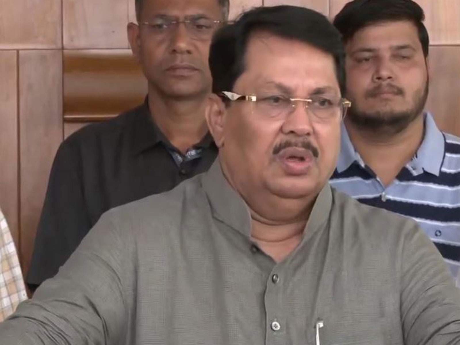 Congress leader Vijay Wadettiwar (Photo/ANI)