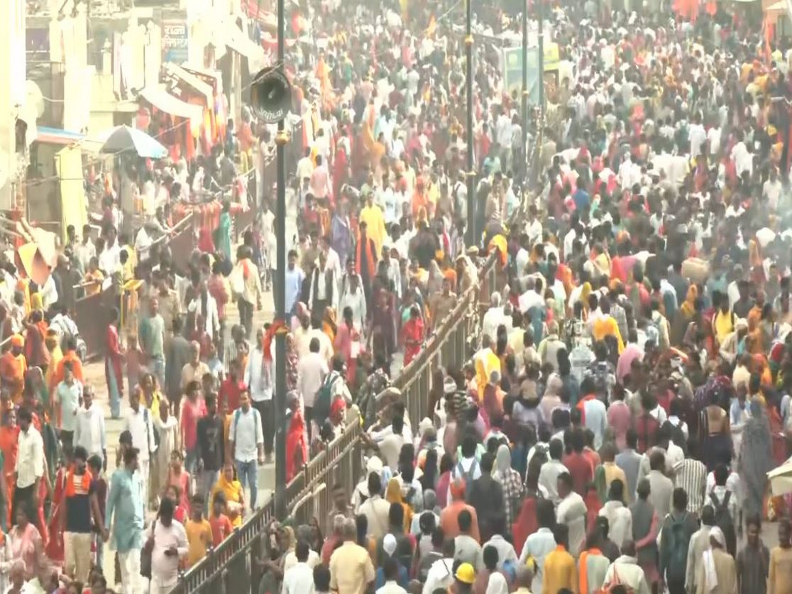 Thousands of devotees throng Shri Ram Janmbhoomi temple in Ayodhya to offer prayers (Photo/ANI)