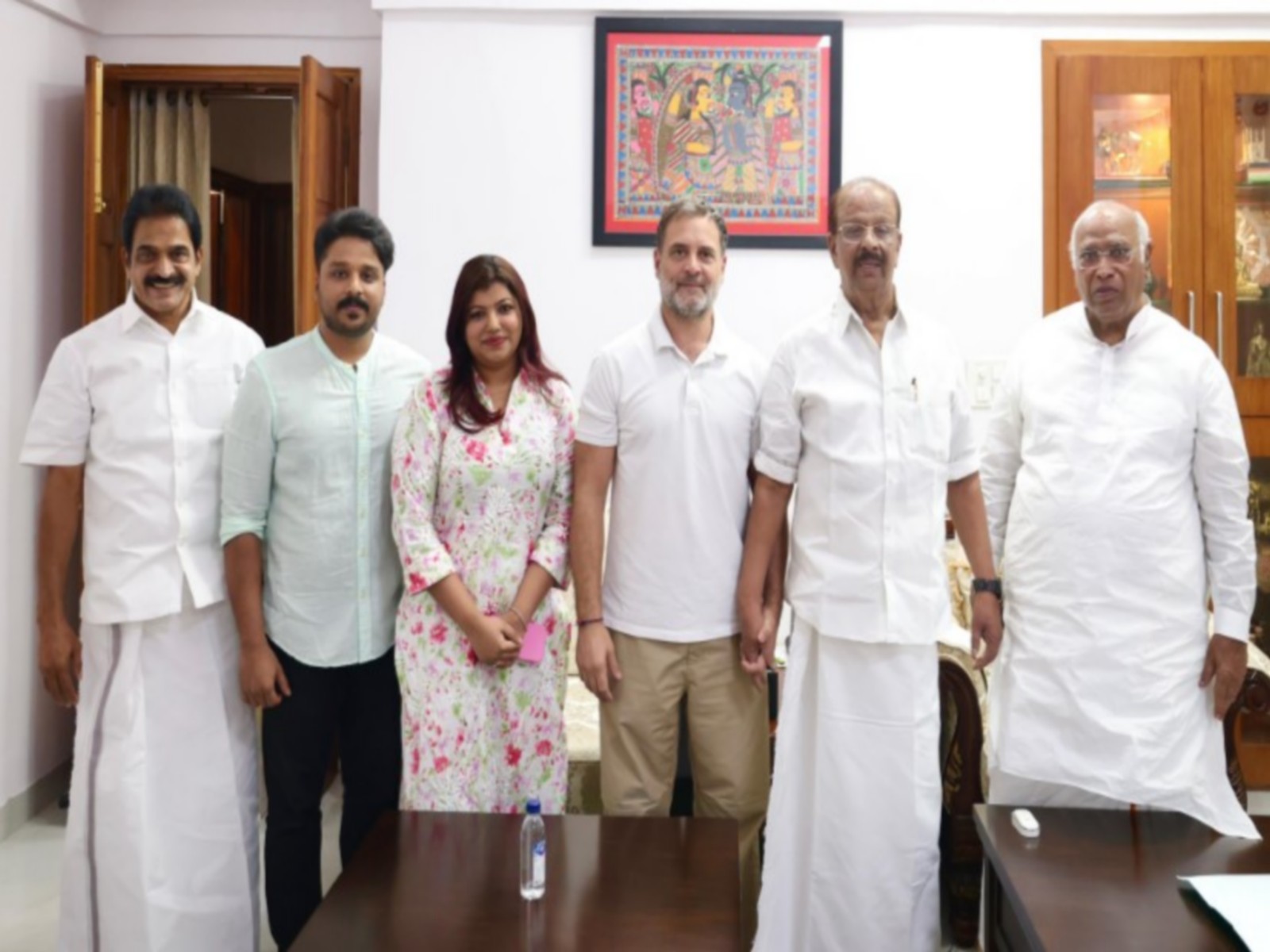 Congress leader Rahul Gandhi meets MP K. Sudhakaran in Kannur (Photo/@RahulGandhi)