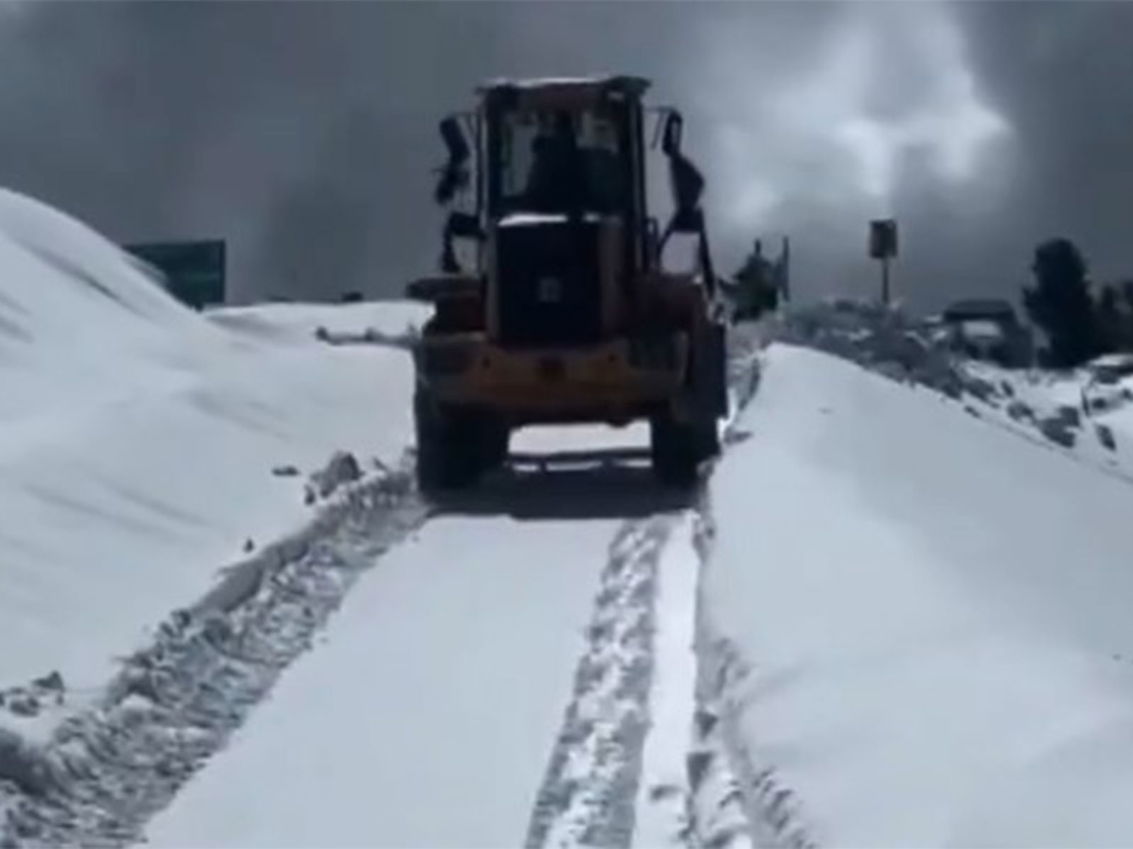 Snow in higher reaches of Bandipora district (Photo/ANI)