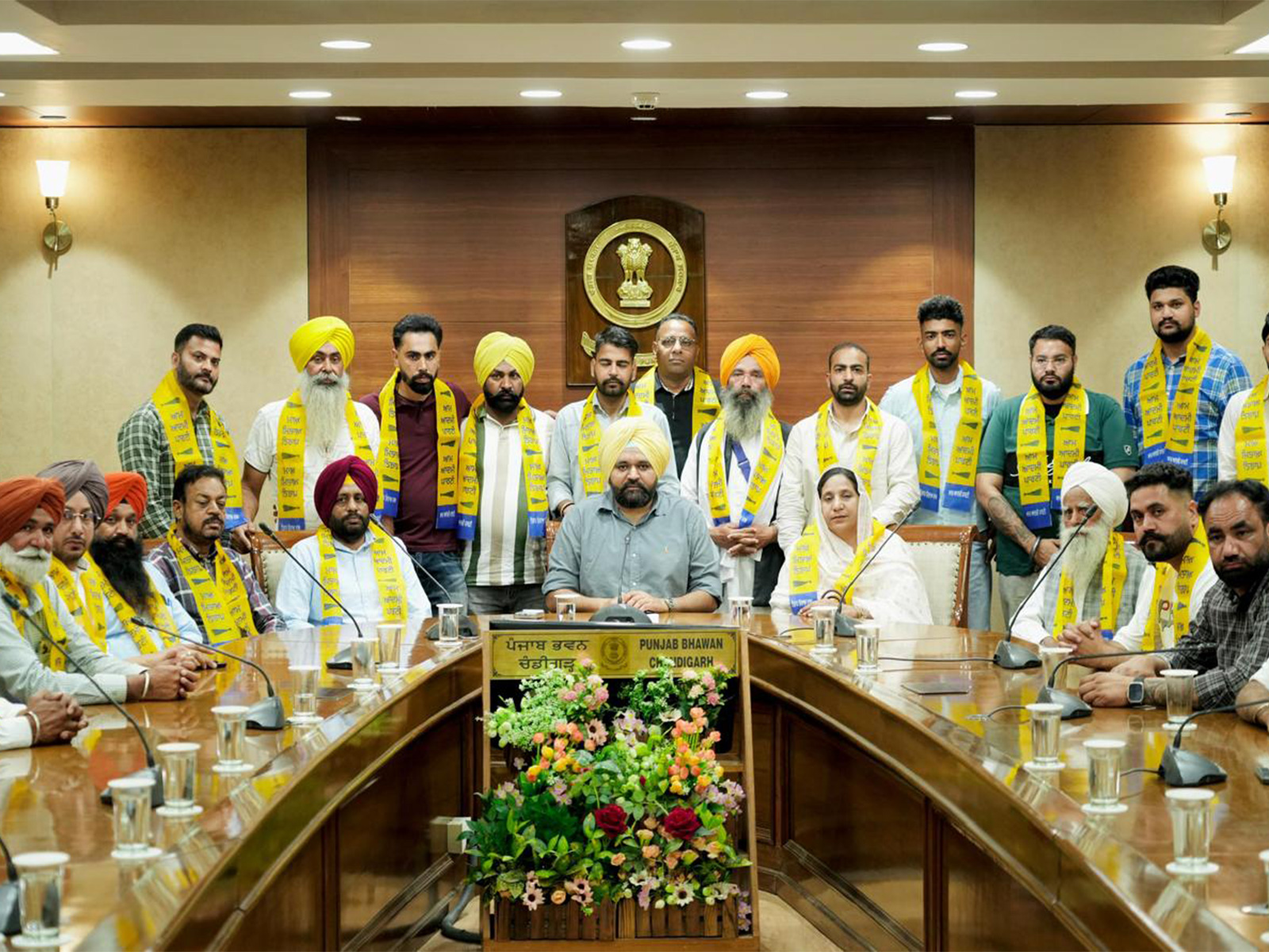 Punjab Chief Minister with newly inducted leaders (Photo/AAp Pro)