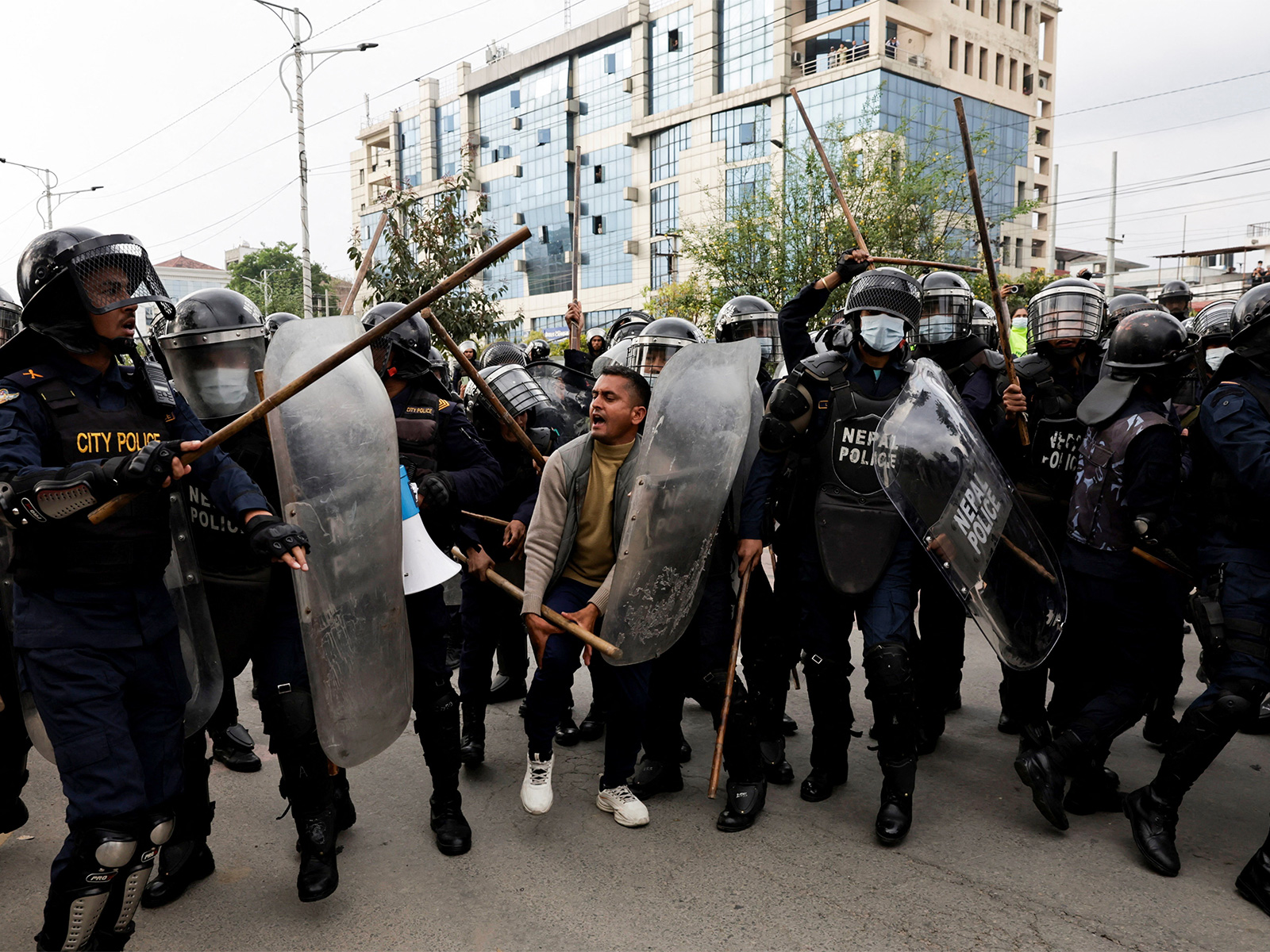 Cadres and supporters of former Nepal Prime Minister KP Sharma Oli (Photo/Reuters)