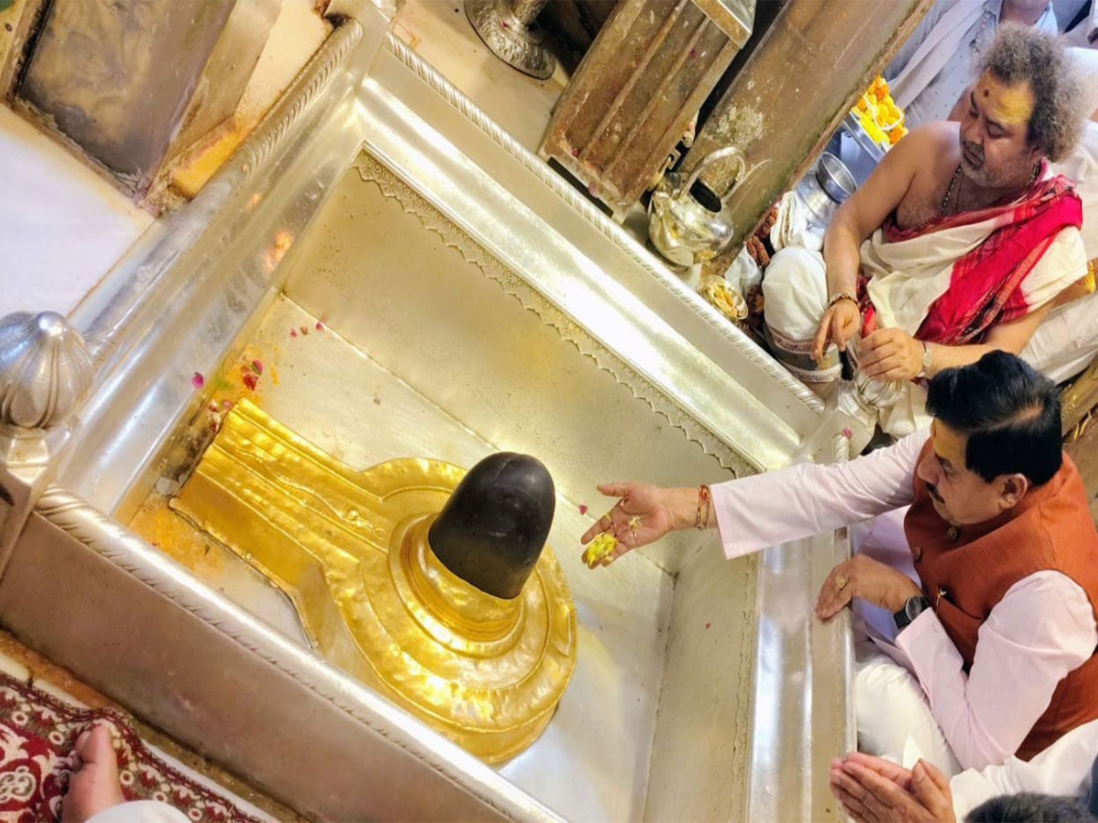 MP CM Mohan Yadav offers prayers at Varanasi's Kashi Vishwanath Temple (Photo/DPR)