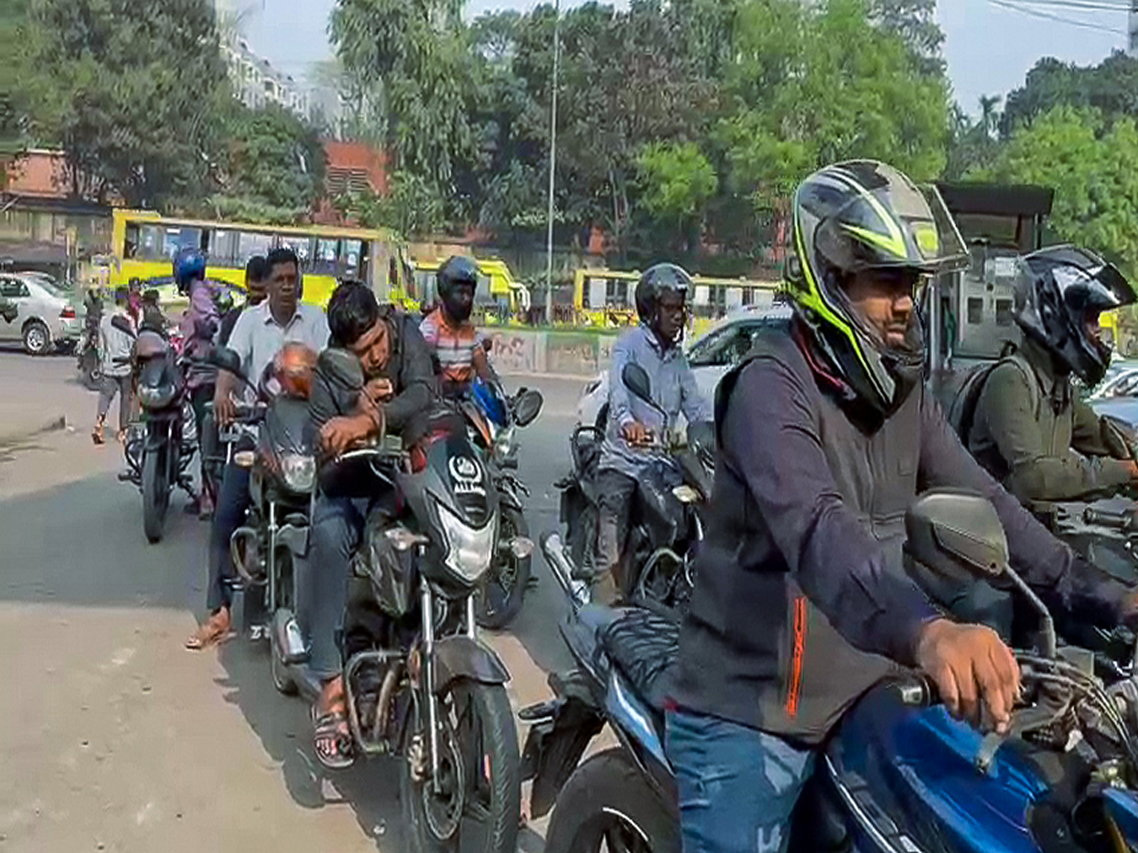 Several vehicles arrive at the fuel stations in Dhaka (File File Photo/ANI)