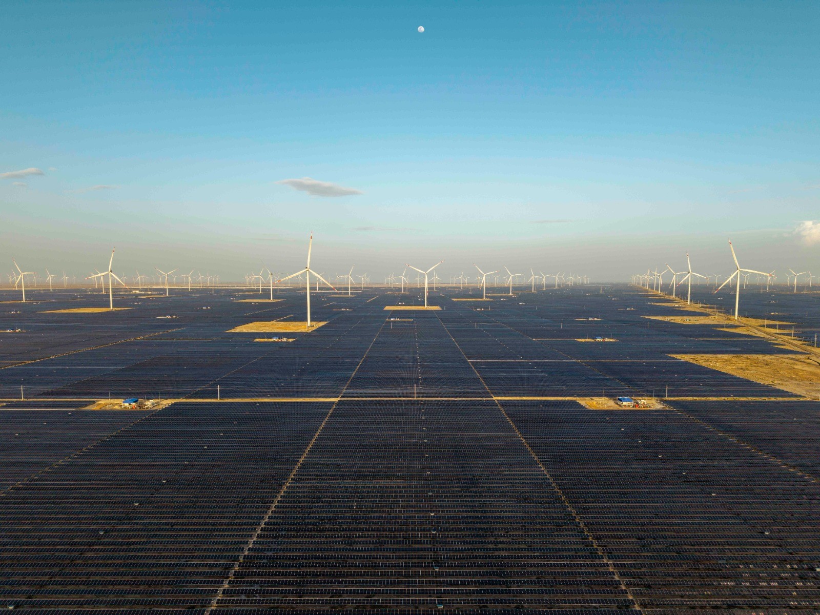 World's largest renewable energy plant at Khavda, Gujarat (Photo/Adani)