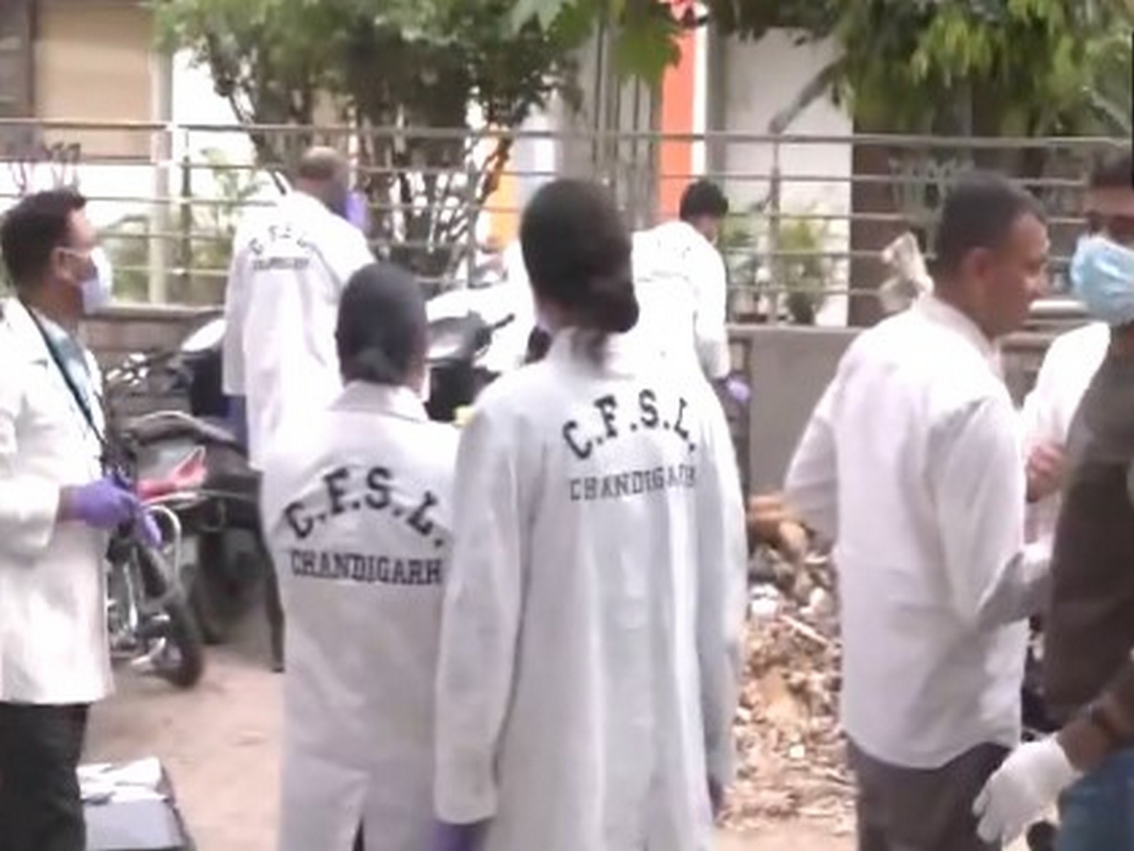 CFSL Teams carrying probe outside Punjab BJP Office. (Photo/ANI)