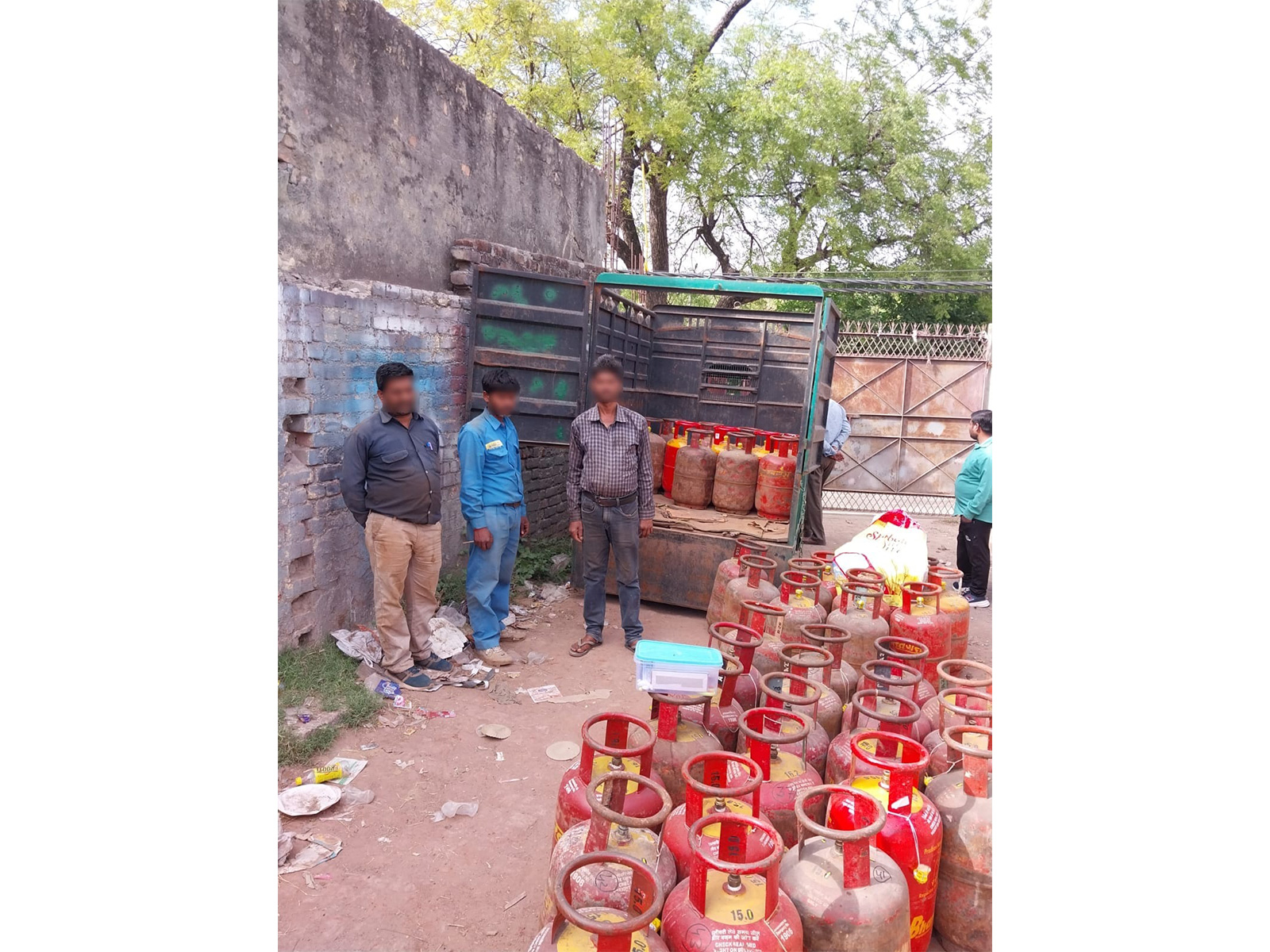Police arrest 3 in illegal LPG racket in Delhi (Photo/ANI)