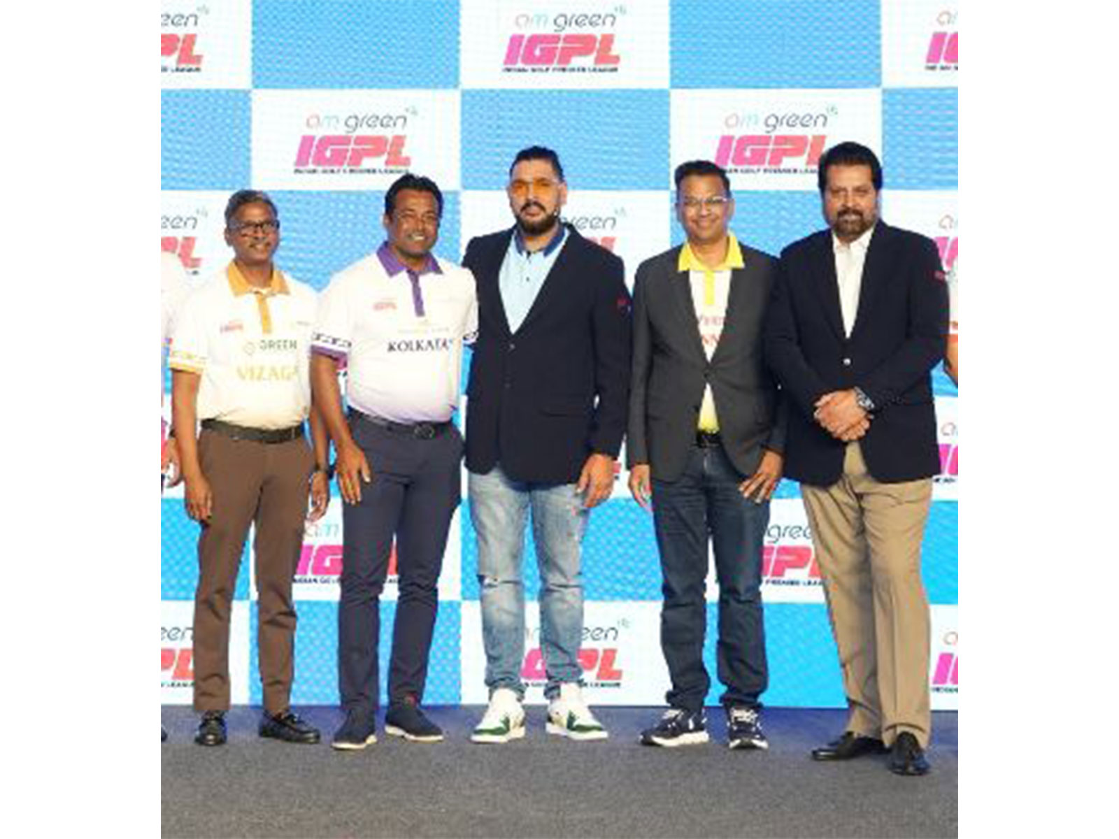 Leandar Paes and Yuvraj Singh standing in center (Photo: IGPL)