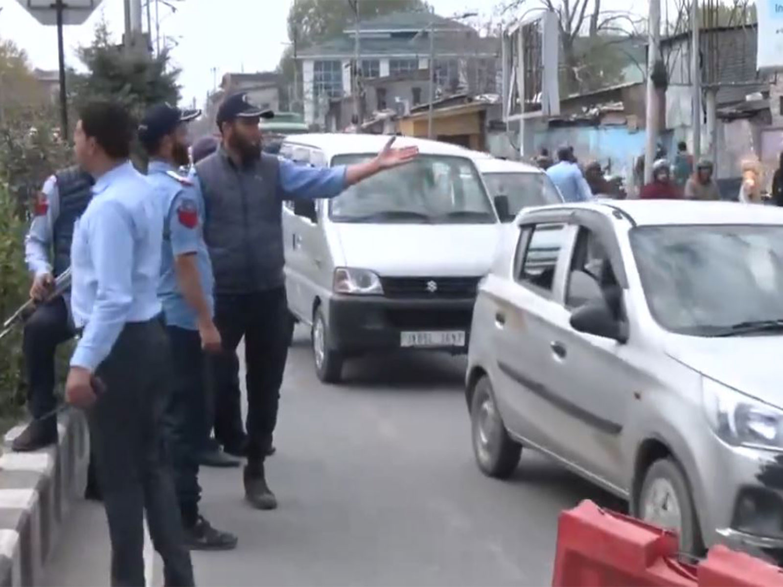 Officials launch experimental traffic changes in Srinagar (Photo/ANI)