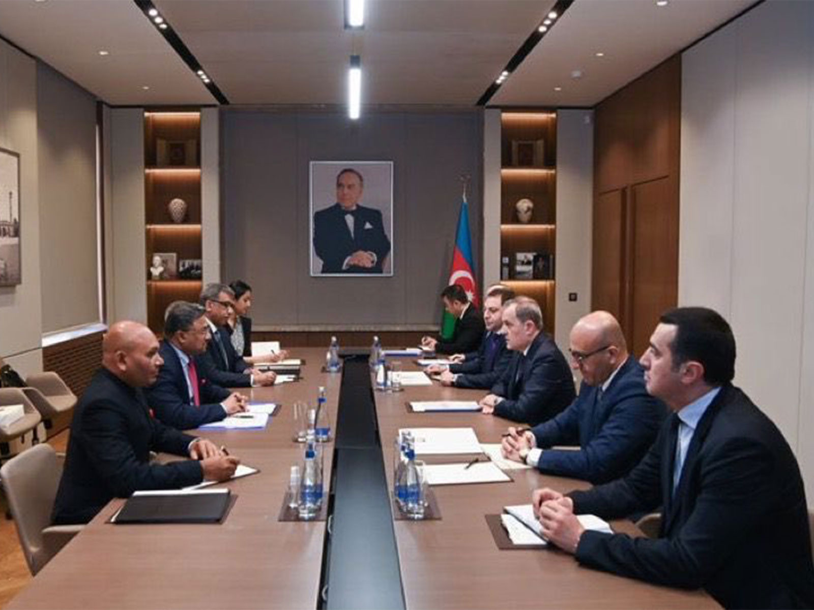 Officials meeting each other. (Photo/@MEAIndia)