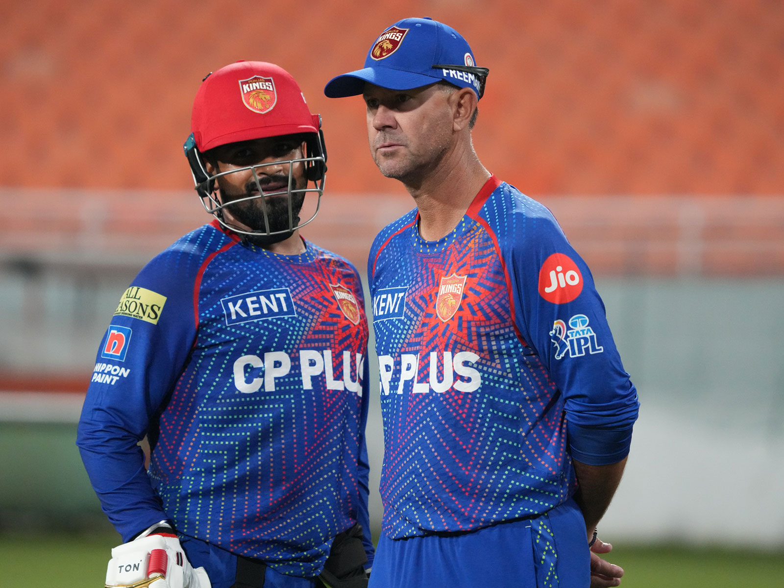Ricky Ponting (R) and Prabhsimran Singh (L). (Photo: Punjab Kings)