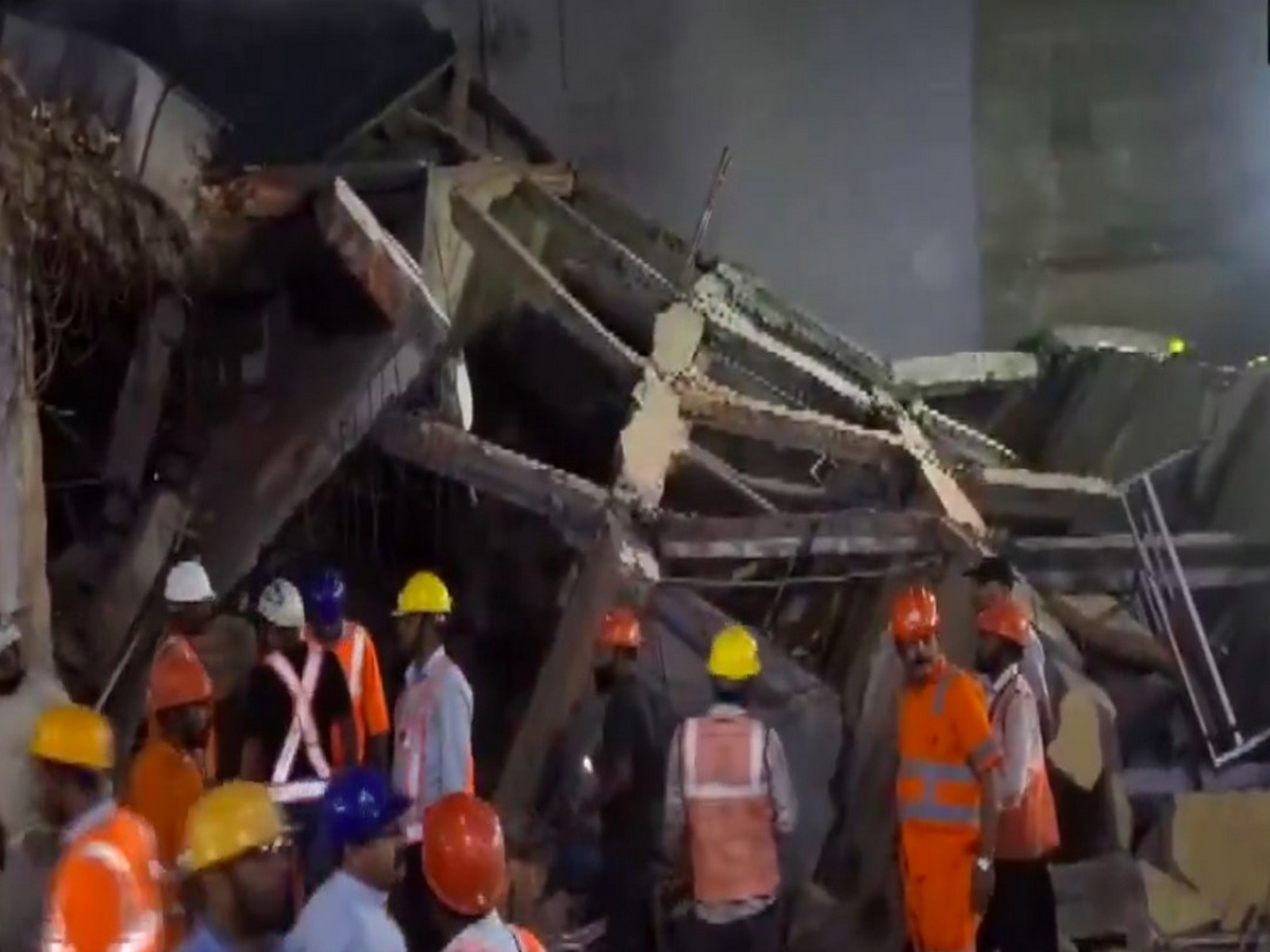Four-storey building collapsed in Anuppur (Photo/ANI)