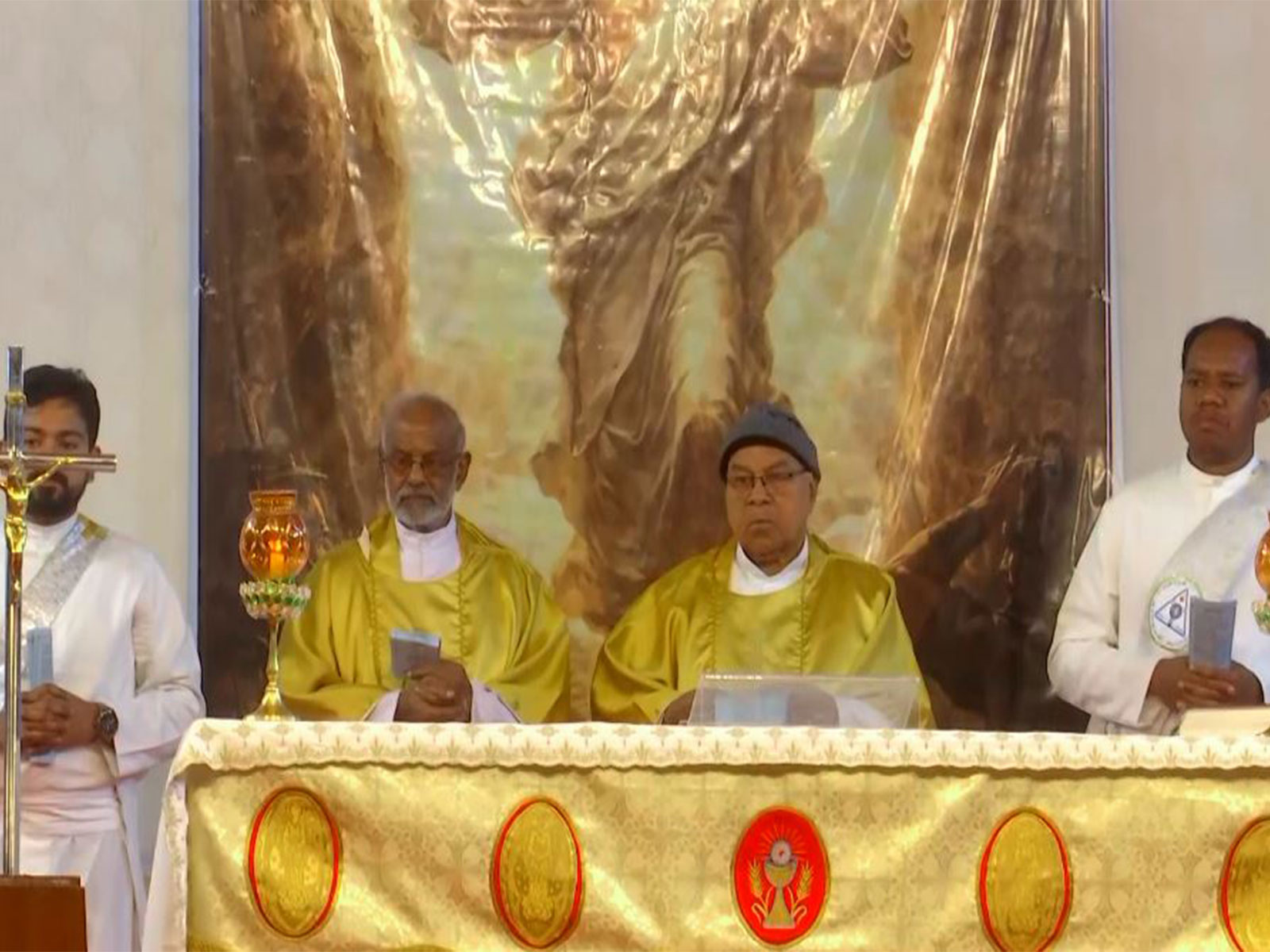 Easter prayers in New Delhi are held at the Sacred Heart Cathedral (Photo/ANI)