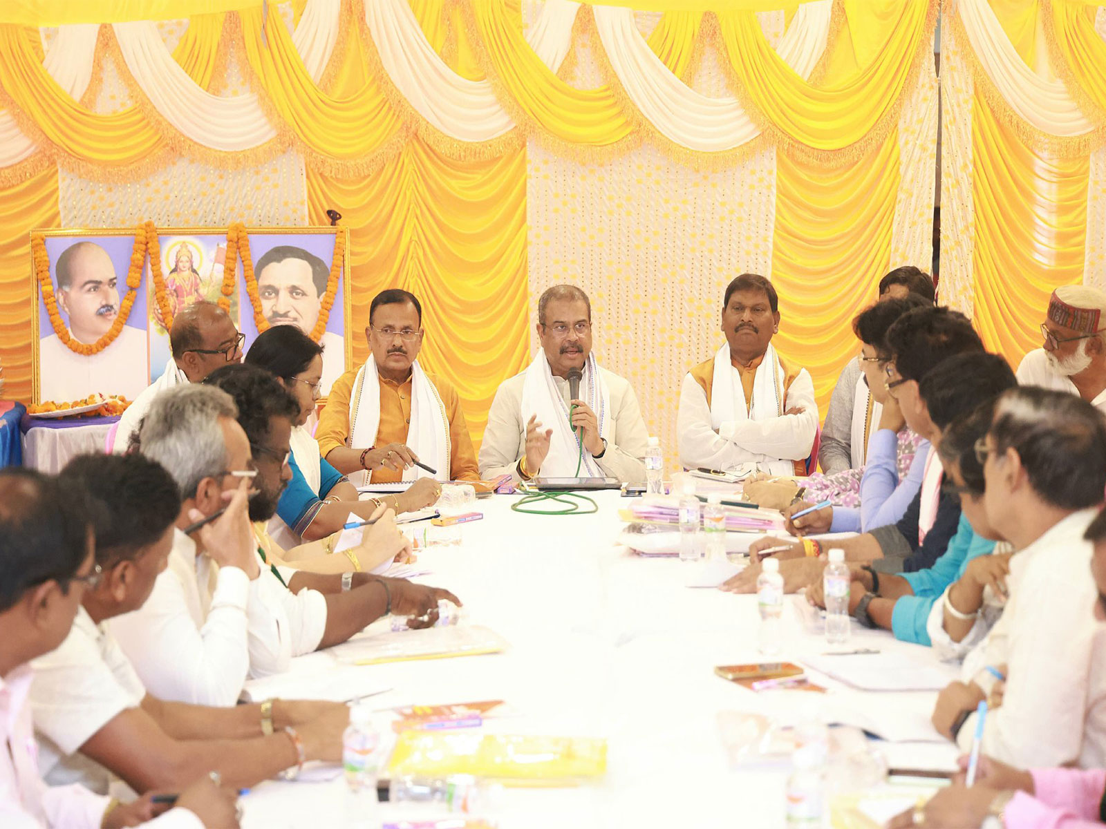 Union Minister Dharmendra Pradhan with party workers  (Photo/@dpradhanbjp)