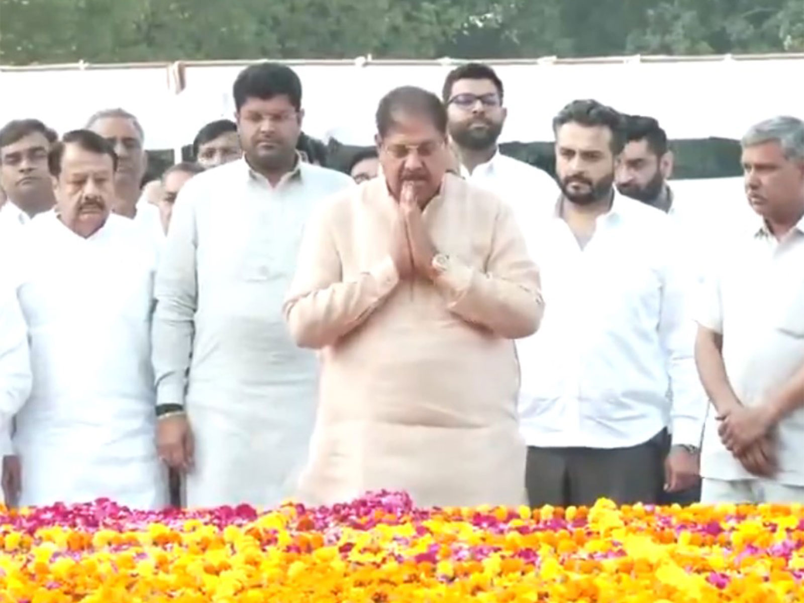 JJP leaders Dushyant Chautala and Ajay Singh Chautala pay tribute to Chaudhary Devi Lal (Photo/ANI)