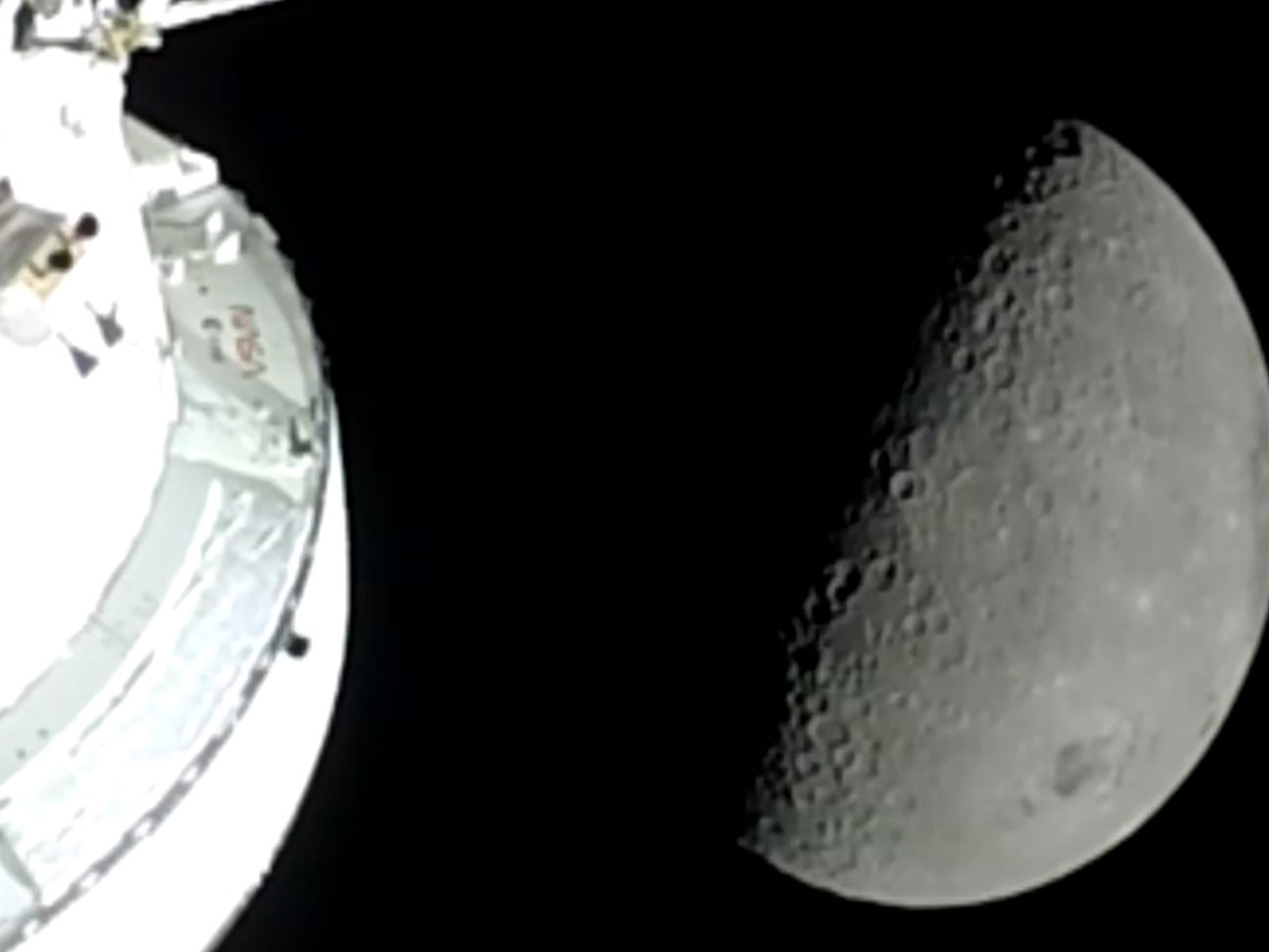  The Artemis II crew observes Moon (Photo/X@NASA)