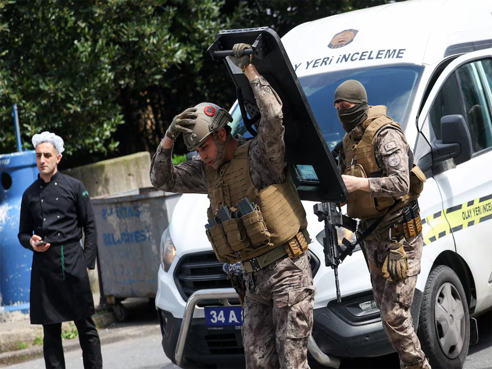 Turkish special forces personnel operate at the scene after gunfire was reported near a building housing the Israeli consulate, in Istanbul, Turkey. (Photo/Reuters)
