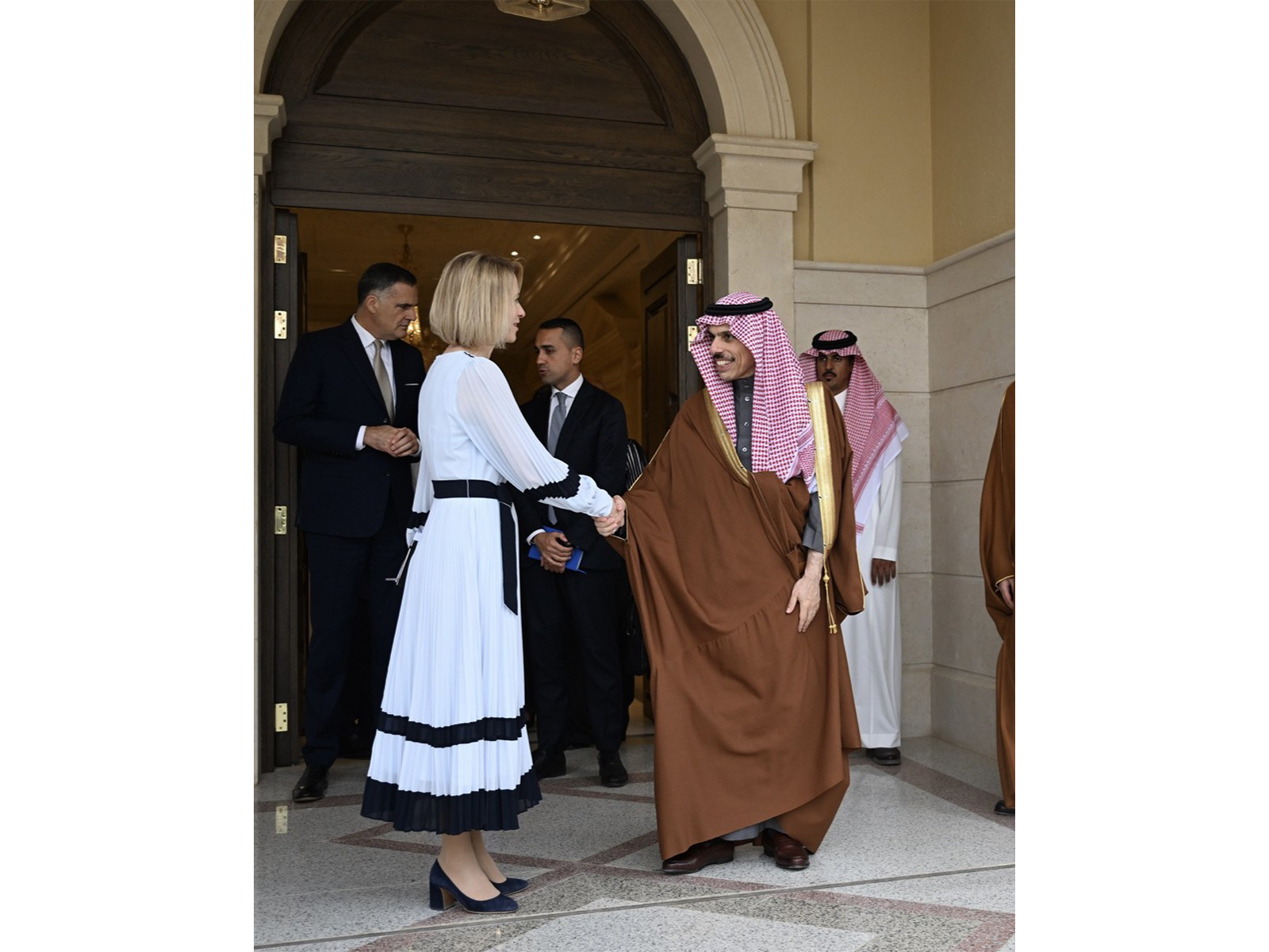 Vice-President of the European Commission Kaja Kallas with Saudi Arabia's Foreign Minister Faisal bin Farhan (Photo: X@kajakallas)