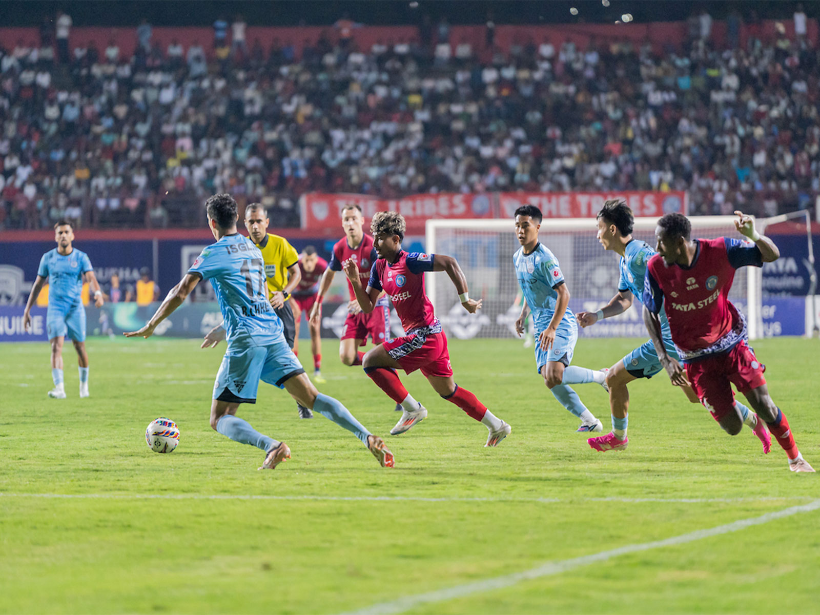 Jamshedpur FC and Mumbai City FC players in action (Photo: AIFF Media)