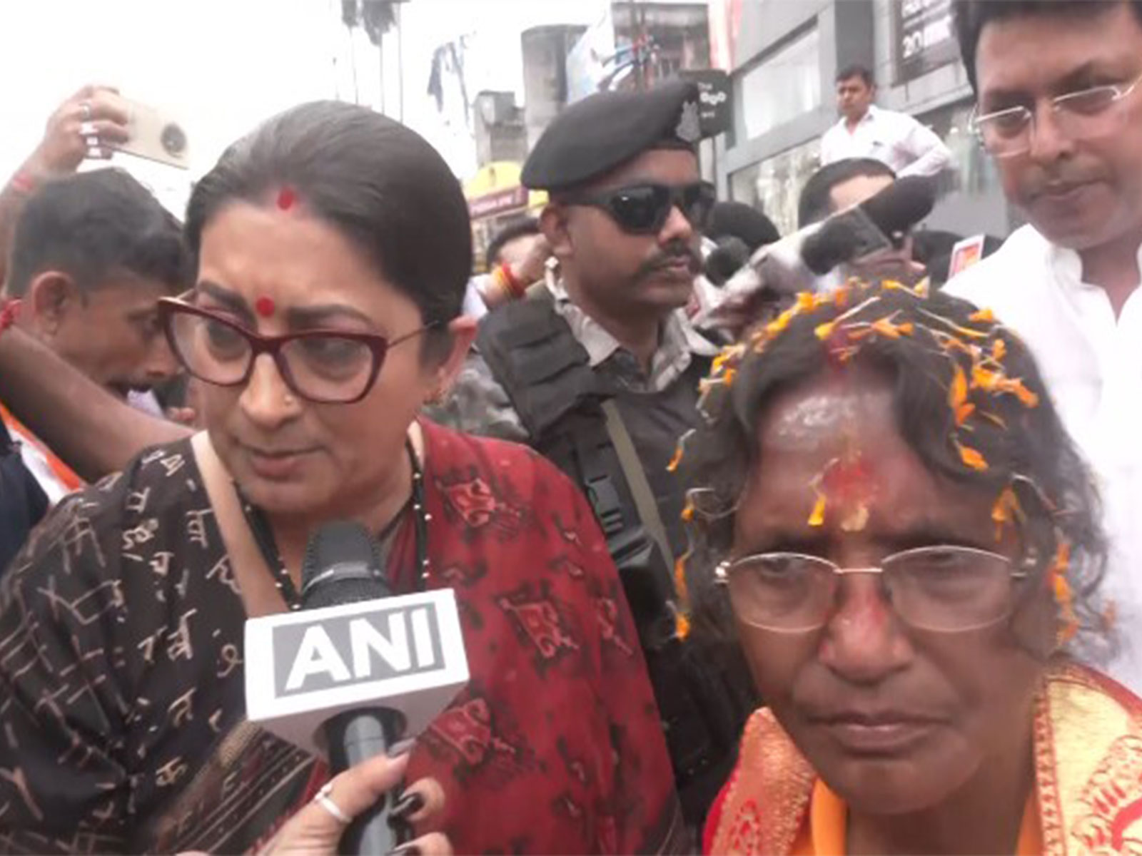 Union Minister Smriti Irani backs RG Kar victim's mother (Photo/ANI)