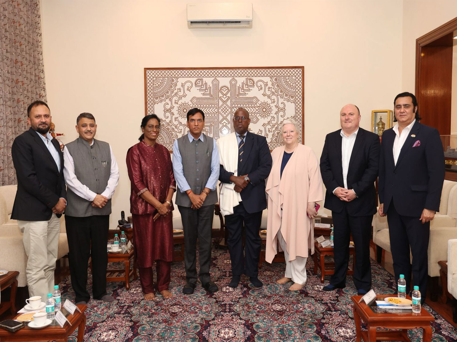 Union Sports Minister Mansukh Mandaviya with senior leadership of Commonwealth Sport. (Photo/X@mansukhmandviya)