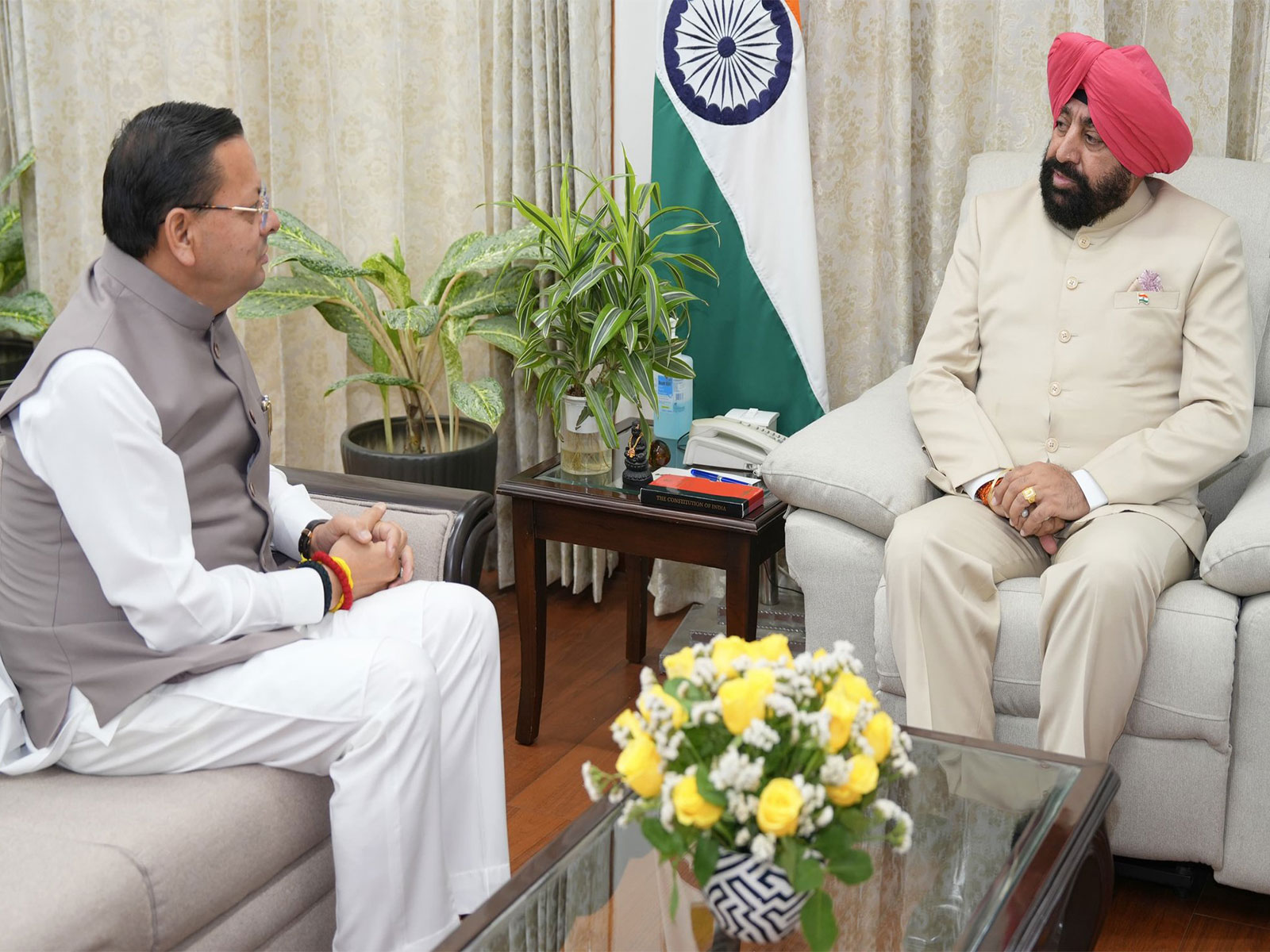  Uttarakhand Chief Minister Pushkar Singh Dhami with Governor Gurmit Singh (Photo/x/@pushkardhami)