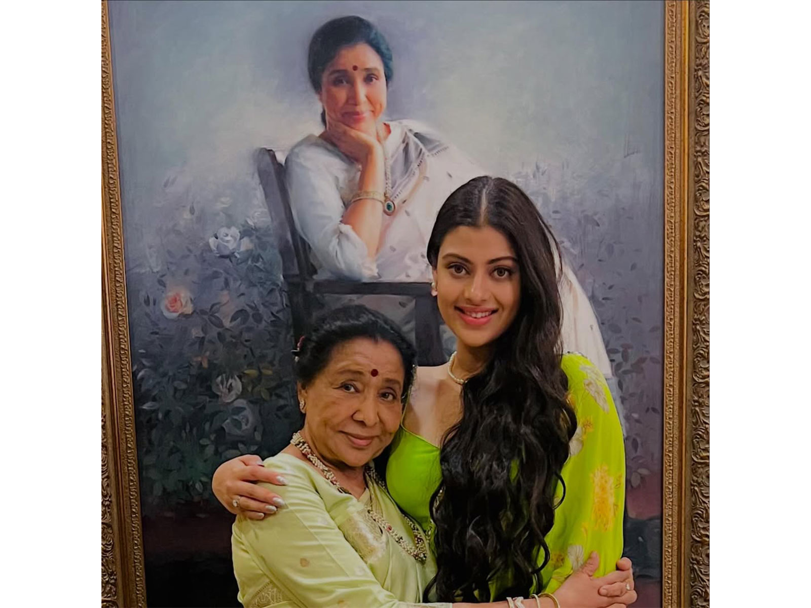 Asha Bhosle with granddaughter Zanai Bhosle (Photo/Instagram@zanaibhosle)