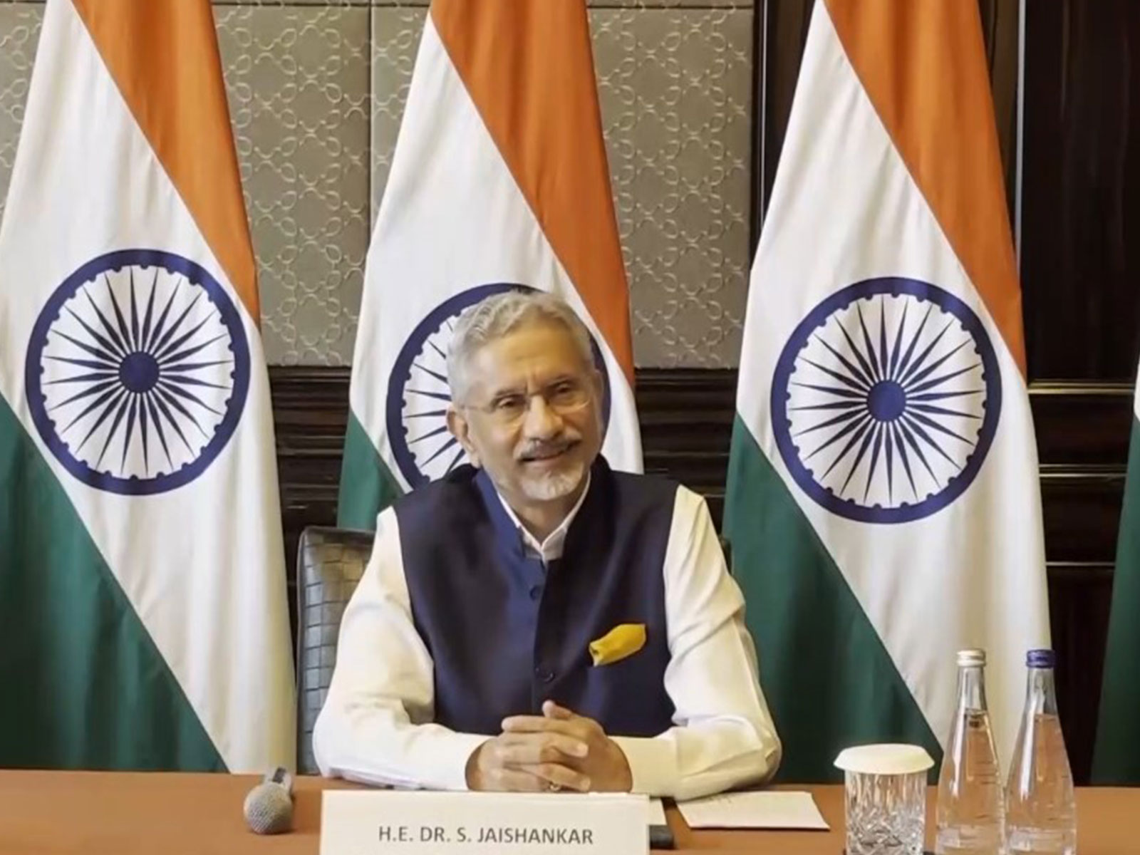 Jaishankar begins UAE visit, meets Indian community (Photo/ANI)