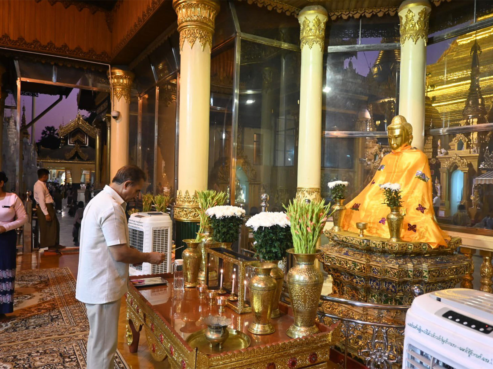 MoS Singh visits Shwedagon Pagoda in Myanmar (Photo/X@KVSinghMPGonda)