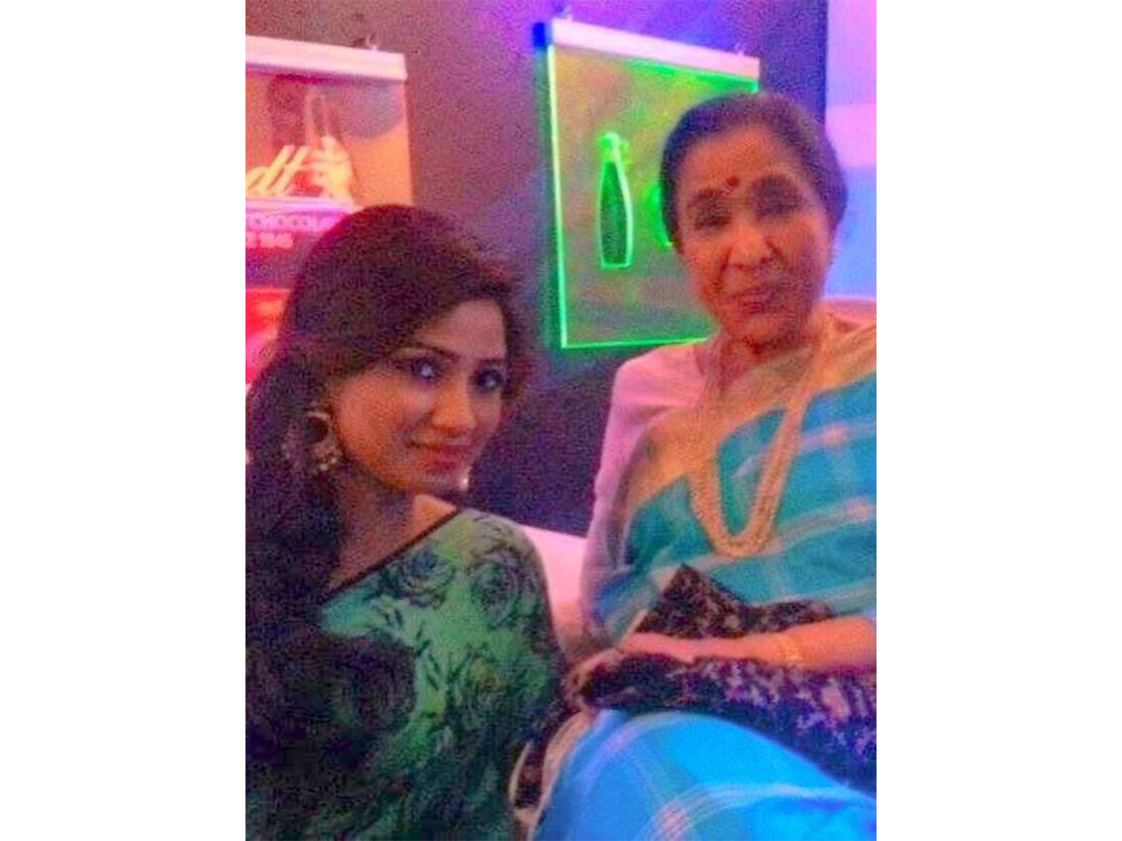 Shreya Ghoshal pays tribute to Asha Bhosle (Photo/Instagram@shreyaghoshal)