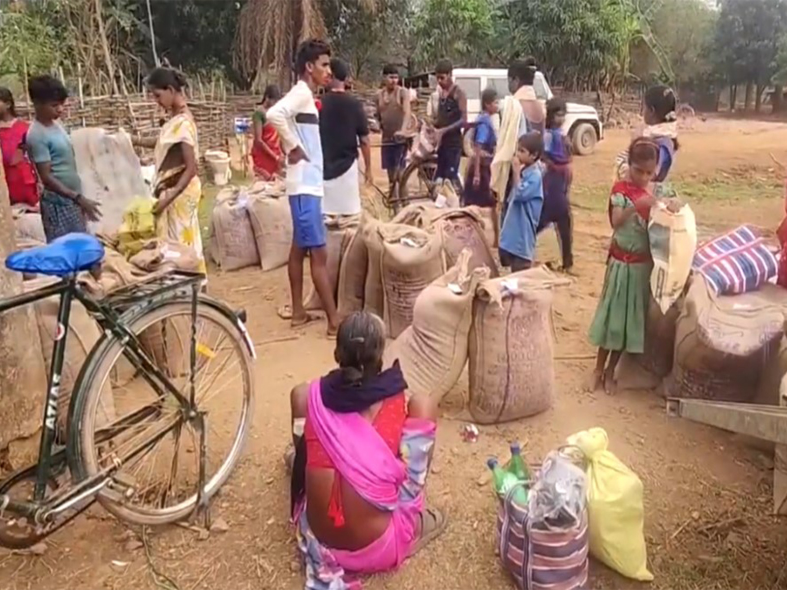 Abujhmad residents recieving ration under PDS (Photo/ANI)