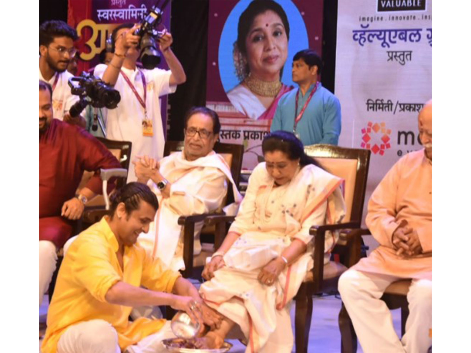 Sonu Nigam remembers legendary singer Asha Bhosle (Image source: Sonu Nigam's Instagram)